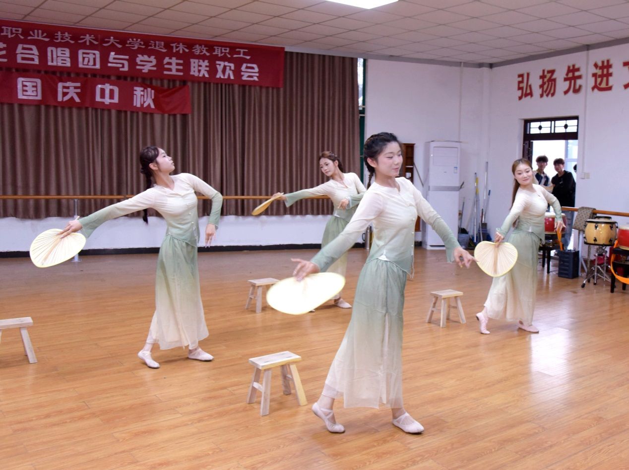 说明: C:\Users\dell\Desktop\9.28黄河浪花\微信图片_20250929082910.jpg